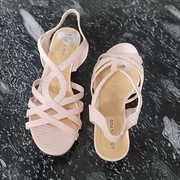 BRAND NEW LONDON FOG LOW WEDGE STYLE ALMOND TOE SANDAL - Picture 3 of 14